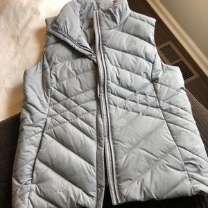 North face size medium vest, women’s